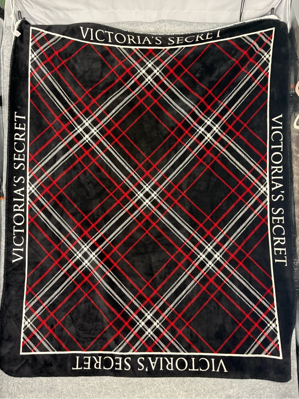 Victoria’s Secret Sherpa Fleece Throw Blanket Black Red 50x60